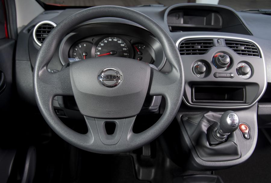 Панель приборов Nissan NV250 L1 Van 2019 года  (EU) (фото 14 из 37)